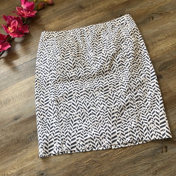 LOFT Dresses & Skirts - Loft Pale Pink and Gray Pencil Skirt